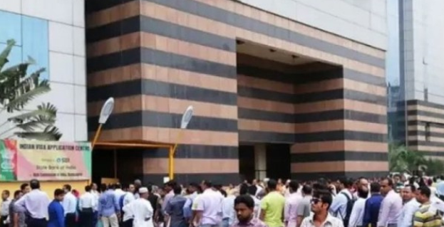 ভারতীয় ভিসা কেন্দ্রগুলোতে উপচে পড়া ভিড়